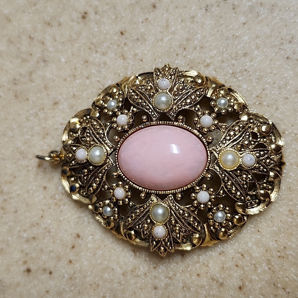 Avon vintage pendant with pink stone.